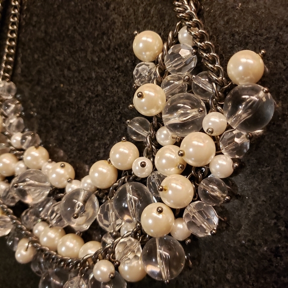 Chunky Beaded Bib Necklace Clear Pearl Beads Gun Metal Chain - Picture 5 of 10